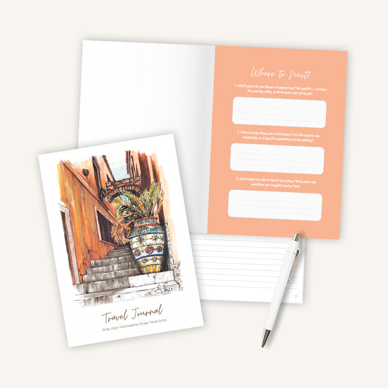 Aufgeschlagenes Reisetagebuch Italien mit reiseinspirierten Prompts und linierten Seiten